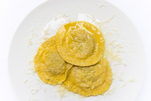 Raviolo di tinca ripiena con burro di malga e formaggella camuna di Ennio Zanoletti dell'Hostaria Uva Rara