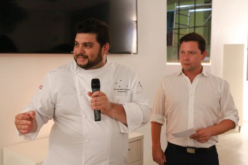 Lo chef Rodrigo Rivarola spiega i suoi piatti